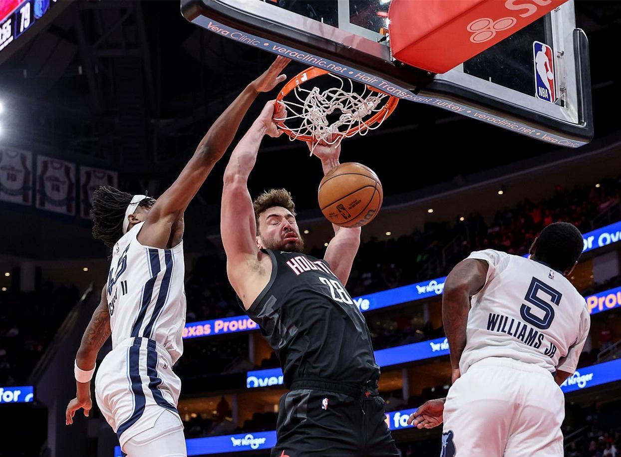 kaiyun-轰33+9+6！火箭23岁王牌中锋复活，杜兰特大赞：和我配合越发默契